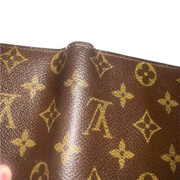 Louis Vuitton Men’s Monogram Bi-Fold Wallet - Picture 16 of 16